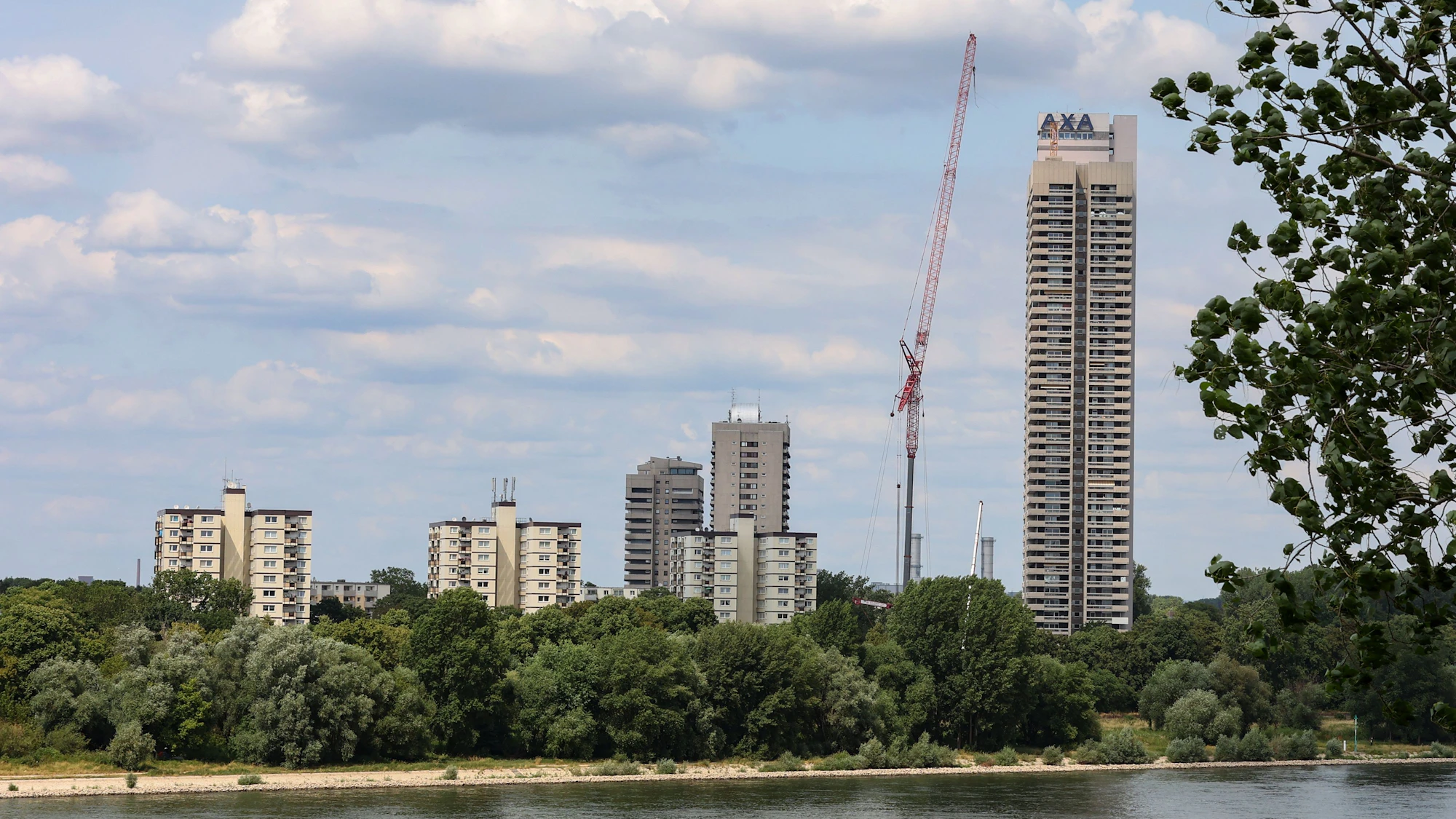 Kölns höchstes Wohnhaus: Axa-Hochhaus bietet seltenen Anblick | Kölner ...