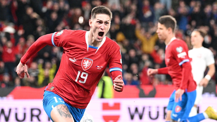 Tomas Cvancara feiert am 24. März 2023 sein erstes Länderspiel-Tor im Spiel von Tschechien gegen Polen.
