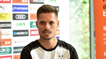 DFB-Nationalspieler Julian Weigl, hier am 24. Juli in Rottach-Egern zu sehen, ist bereit, bei Fußball-Bundesligist Borussia Mönchengladbach als Führungsspieler voranzugehen. Weigl spricht während einer Medienrunde im Seehotel Überfahrt am Tegernsee.