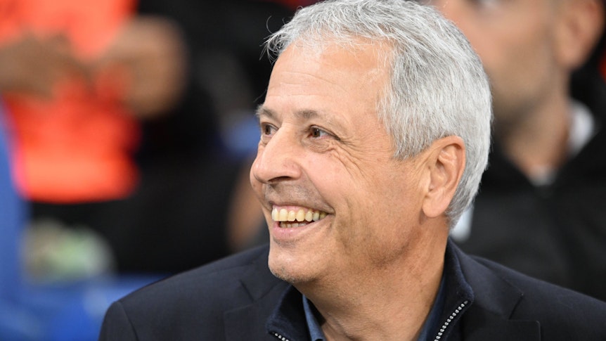 Lucien Favre, Ex-Coach von Borussia Mönchengladbach, hier bei einem Ligue-1-Duell zwischen seinem Ex-Klub OGC Nizza und Olympique Lyon am 11. November 2022.