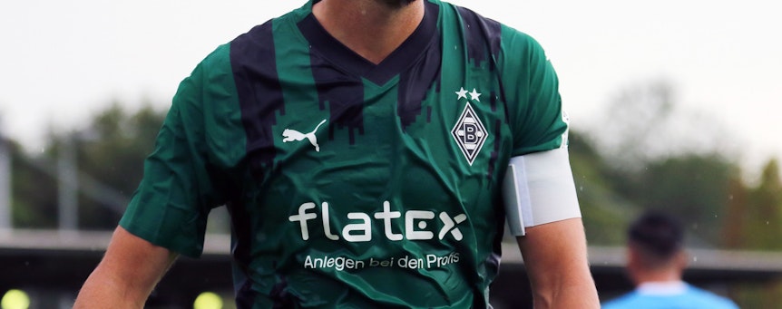 Die neuen Auswärtstrikots von Borussia Mönchengladbach, hier zu sehen im Testspiel gegen die TSV 1860 München, wurden gemeinsam mit den Alternativjerseys am Samstag (29. Juli 2023) offiziell vorgestellt.