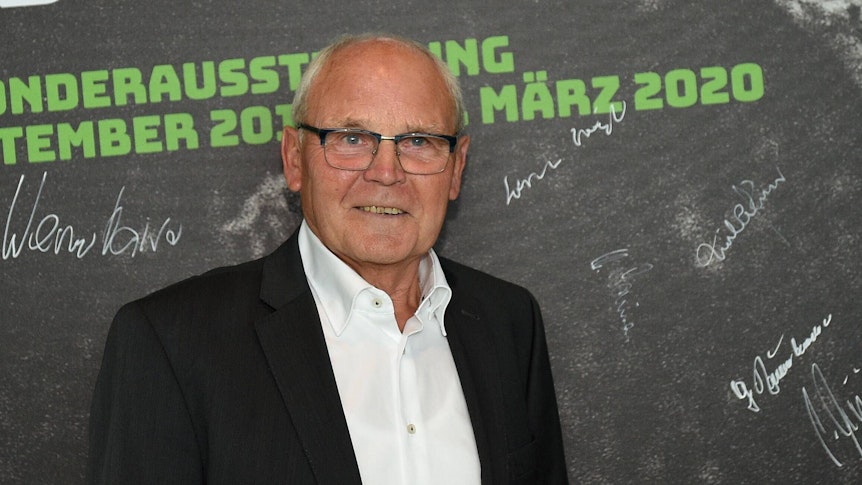 Gladbach-Legende Herbert Laumen, hier am 5. September 2019 im Borussia-Park zu sehen. Er steht vor einer Motiv-Wand.