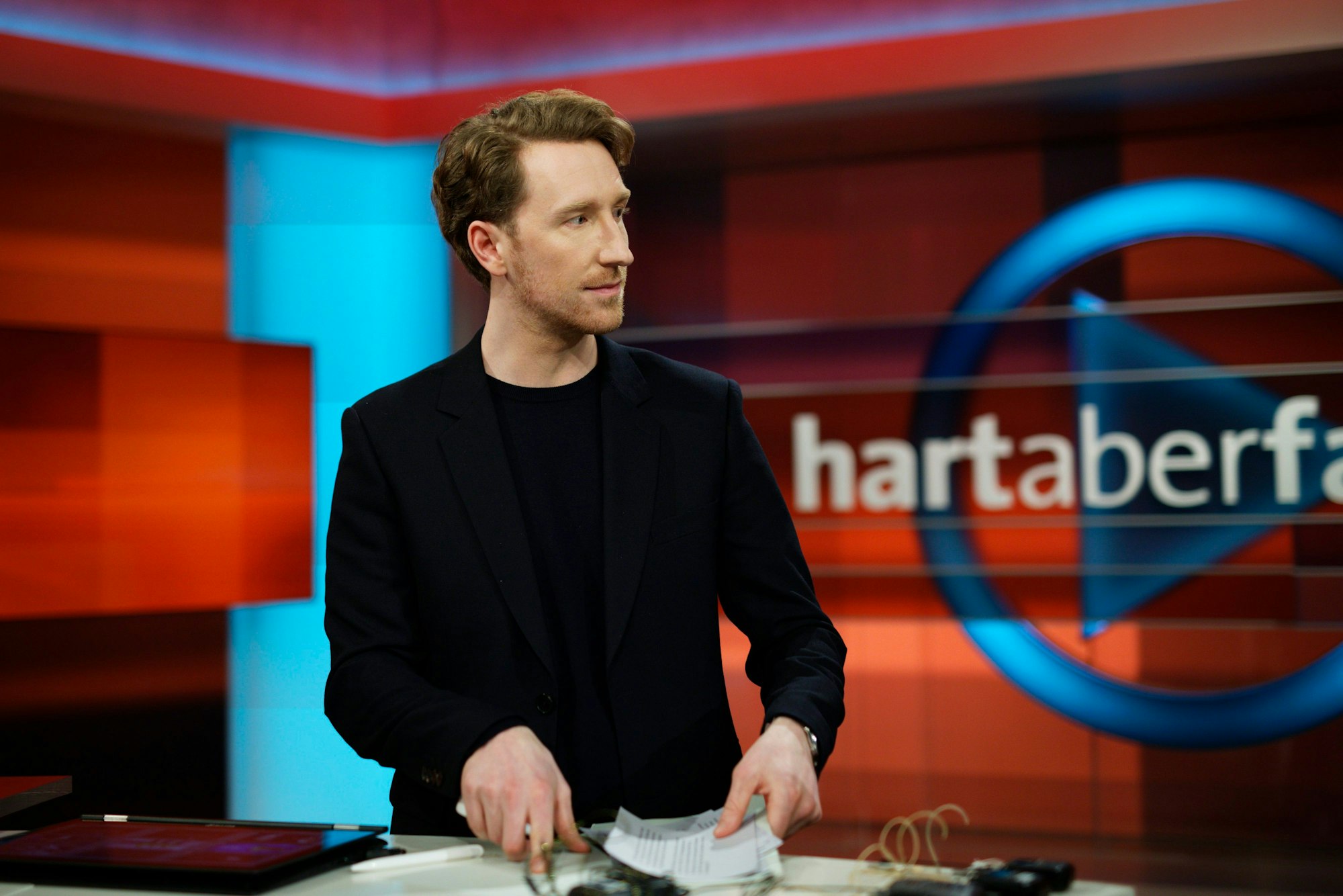 Louis Klamroth, neuer Moderator der ARD-Polit-Sendung „Hart aber fair“, nach einer Sendung im Studio Berlin.