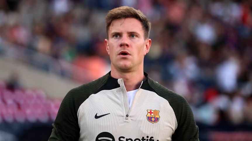Marc-André ter Stegen bereitet sich am 8. August 2023 auf ein Testspiel des FC Barcelona vor.