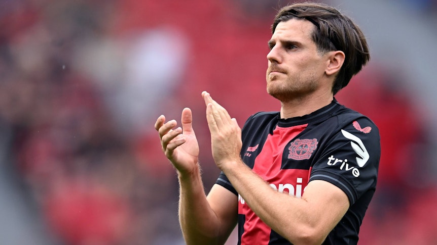 Jonas Hofmann, Ex-Spieler von Borussia Mönchengladbach, kehrt am Samstag (25. August 2023) mit seinem neuen Klub Bayer Leverkusen in den Borussia-Park zurück. Das Foto zeigt den Offensivspieler am 19. August beim Bundesliga-Auftakt gegen RB Leipzig.