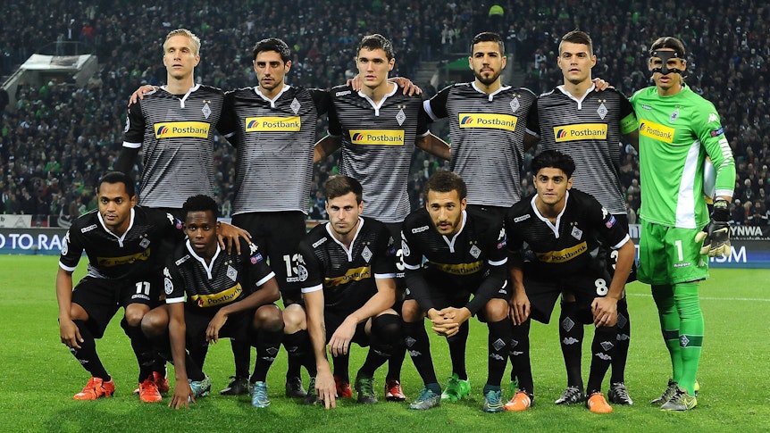 Das Foto zeigt die Spieler von Borussia Mönchengladbach vor dem Champions-League-Spiel gegen Juventus Turin am 3. November 2015.