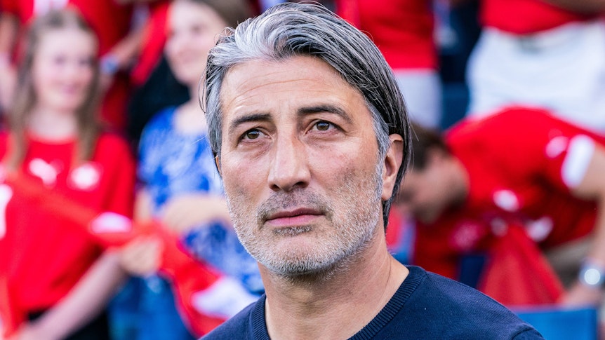 Murat Yakin, Nationaltrainer der Schweiz, hier am 19. Juni 2023 beim EM-Qualifikationsspiel zwischen der Schweiz und Rumänien in Luzern.