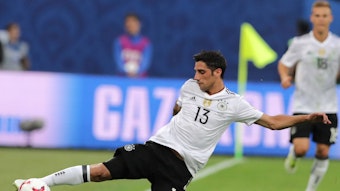 Lars Stindl gewann 2017 mit der deutschen Nationalmannschaft den Confed-Cup. Das Foto zeigt ihn am 2. Juni 2017 beim Match gegen Chile am Ball in St. Petersburg.