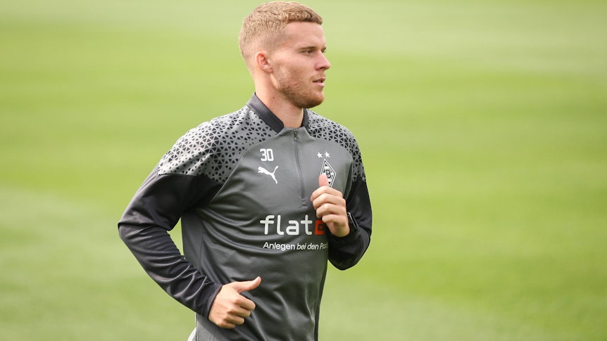 Nico Elvedi von Borussia Mönchengladbach, hier am 29. August 2023 bei einer Laufeinheit auf dem Trainingsplatz im Borussia-Park.