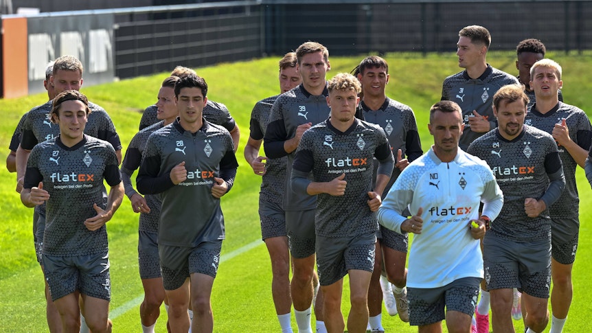 Die Spieler von Borussia Mönchengladbach im Lauftraining am 1. August 2023.