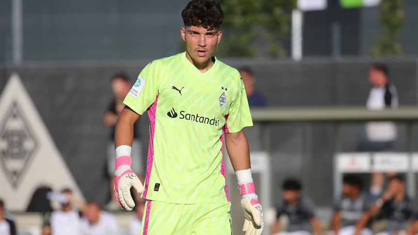 Torhüter Tiago Pereira Cardoso aus Borussia Mönchengladbachs U19 musste mit seinem Team am Sonntag (3. September 2023) eine bittere Pleite im U19-DFB-Pokal hinnehmen. Das Foto zeigt ihn am 23. August bei einem A-Junioren-Bundesliga-Spiel.