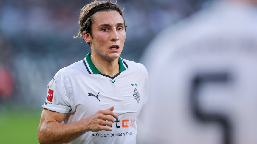 Rocco Reitz von Borussia Mönchengladbach stand beim 1:2 gegen Bayern München am 2. September 2023 in der Startelf und durfte dabei auch gegen sein Idol antreten.