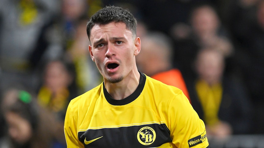 Wenig begeistert: Fabian Rieder am 29. August 2023 im Trikot von den Young Boys Bern mit enttäuschtem Blick.