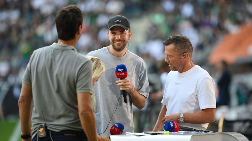 Lothar Matthäus und Christoph Kramer (v.r.n.l.) am 26. August 2023 am Sky-Mikrofon.