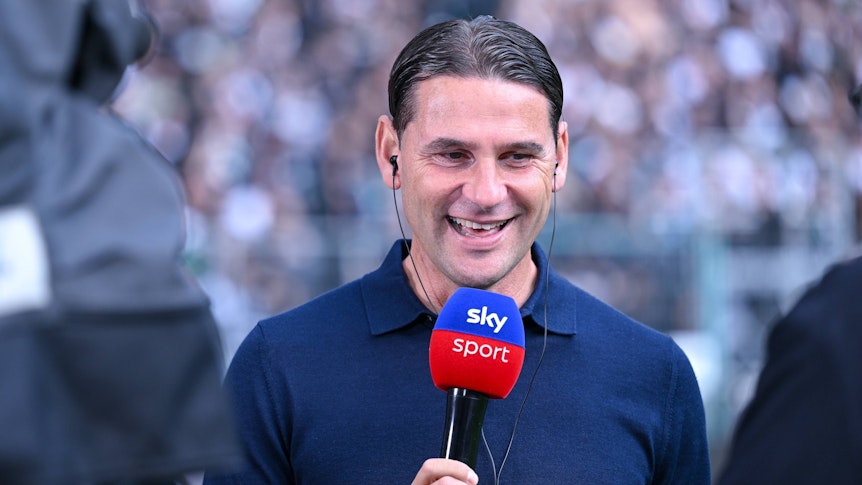 Gerardo Seoane gibt ein Interview.