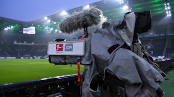 Eine TV-Kamera bei einem Borussia-Spiel.