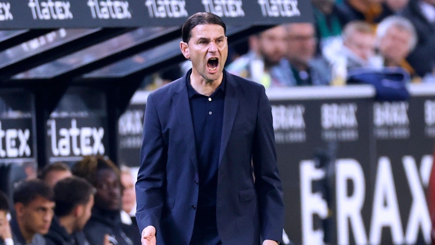 Gerardo Seoane brüllt Anweisungen auf das Spielfeld.