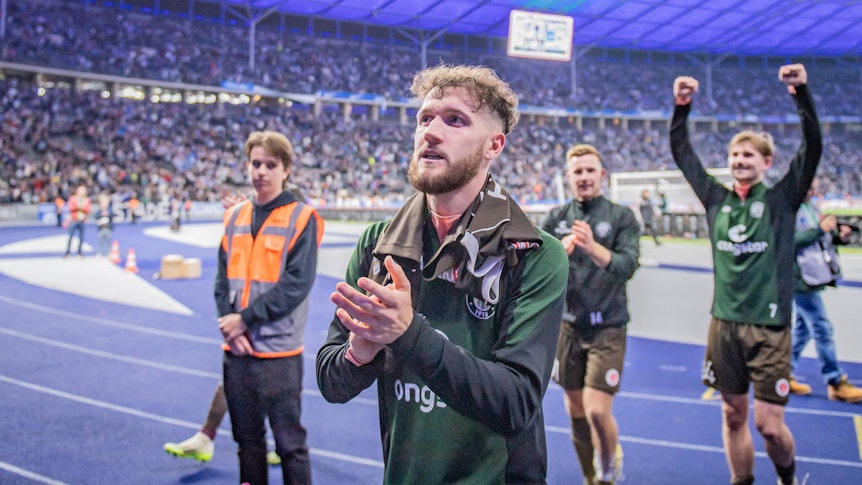 Marcel Hartel bejubelt einen Sieg im Berliner Olympiastadion.