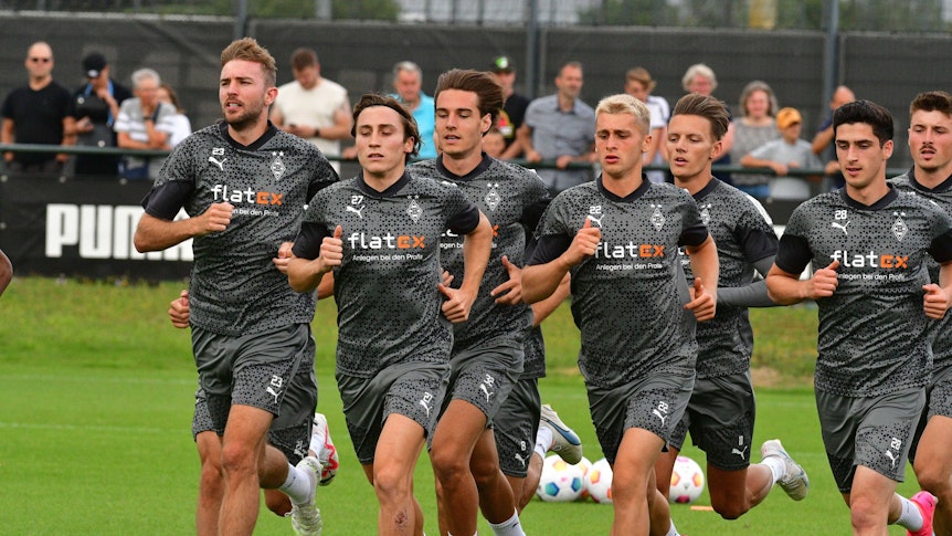 Christoph Kramer, Rocco Reitz, Florian Neuhaus und Oscar Fraulo absolvieren ein Training in der Sommervorbereitung.