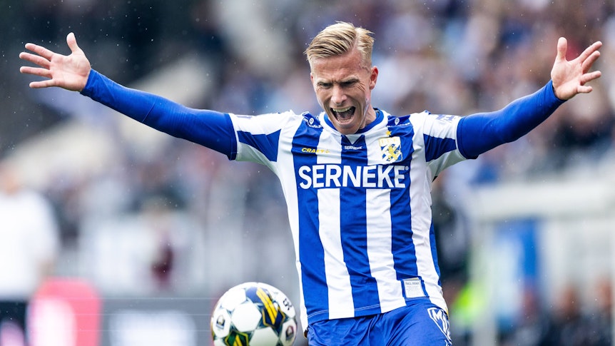 Oscar Wendt blickt entsetzt auf den Ball bei einem Spiel für IFK Göteborg.