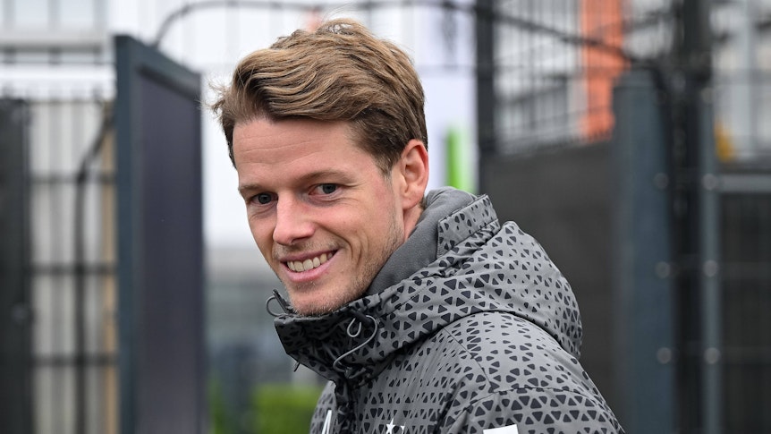 Jonas Omlin steht am Trainingsplatz noch Borussia Mönchengladbach.