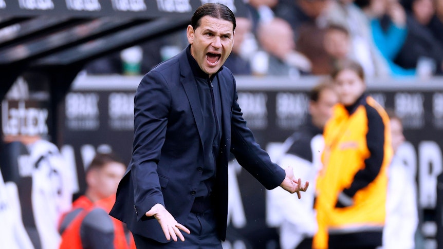 Gerardo Seoane gibt seinen Spielern lautstark Anweisungen.