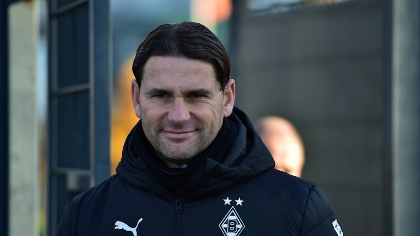 Trainer von Borussia Mönchengladbach während des Trainings.