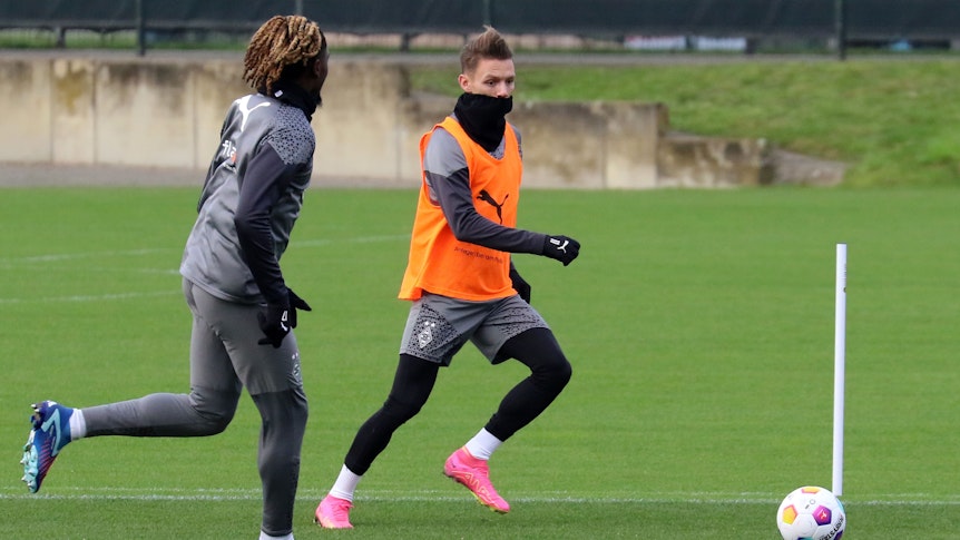 Hannes Wolf am Ball im Borussia-Mannschaftstraining.