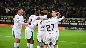 Die Borussia-Spieler bejubeln einen Treffer.