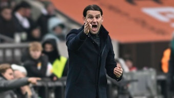 Gerardo Seoane gibt beim Borussia-Sieg gegen Hoffenheim Anweisungen.