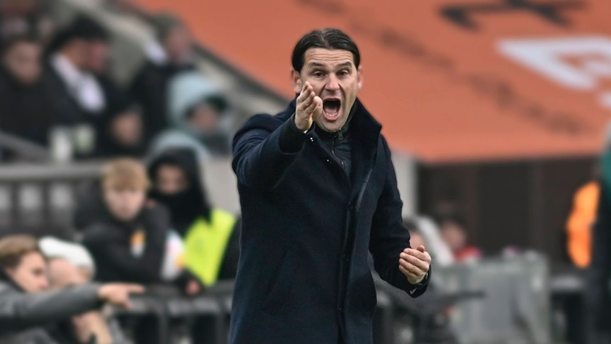 Gerardo Seoane gibt beim Borussia-Sieg gegen Hoffenheim Anweisungen.