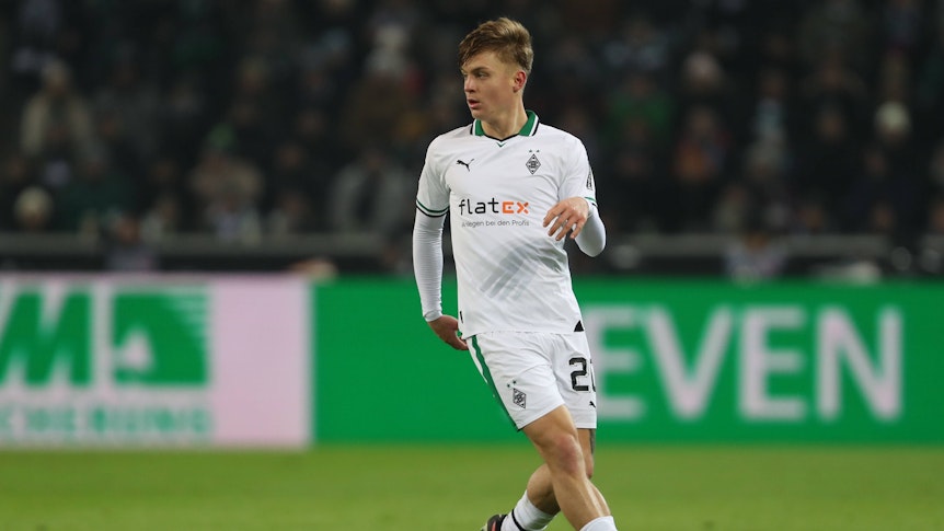 Profi von Borussia Mönchengladbach mit Ball.