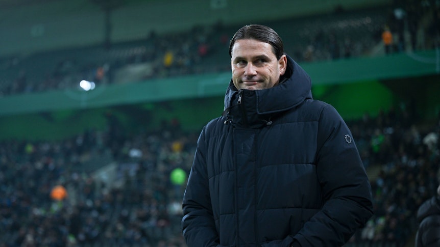 Gerardo Seoane schaut nach links.
