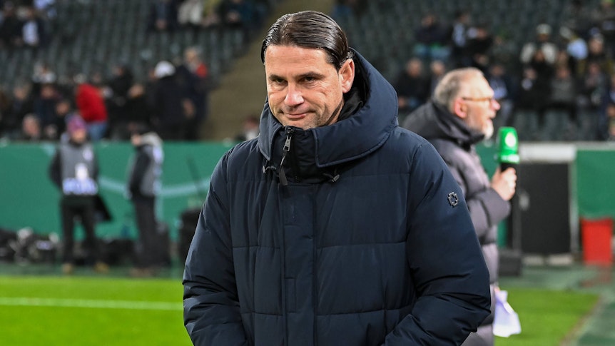 Gerardo Seoane nach einem Interview am Spielfeldrand.
