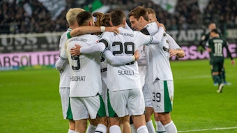 Gladbach-Spieler beim Torjubel.