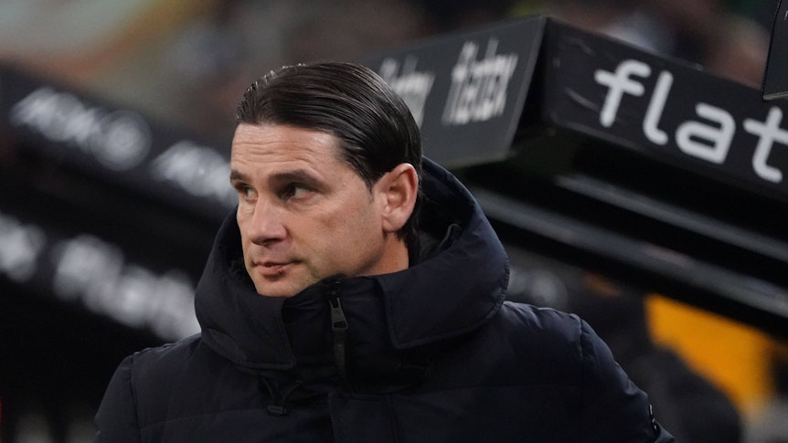Gerardo Seoane vor der Borussia-Bank.