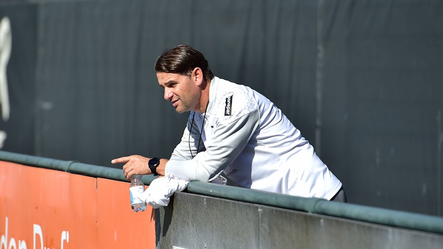 Gerardo Seoane am Borussia-Trainingsplatz.