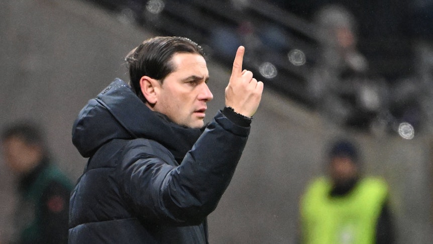 Gerardo Seoane ermahnt seine Spieler.