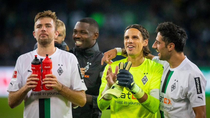 Spieler von Borussia Mönchengladbach jubeln über einen Sieg.