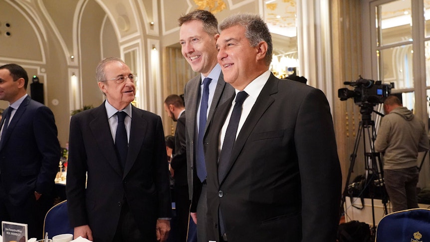 Super-League-Boss Bernd Reichart mit Florentino Perez und Joan Laporta.