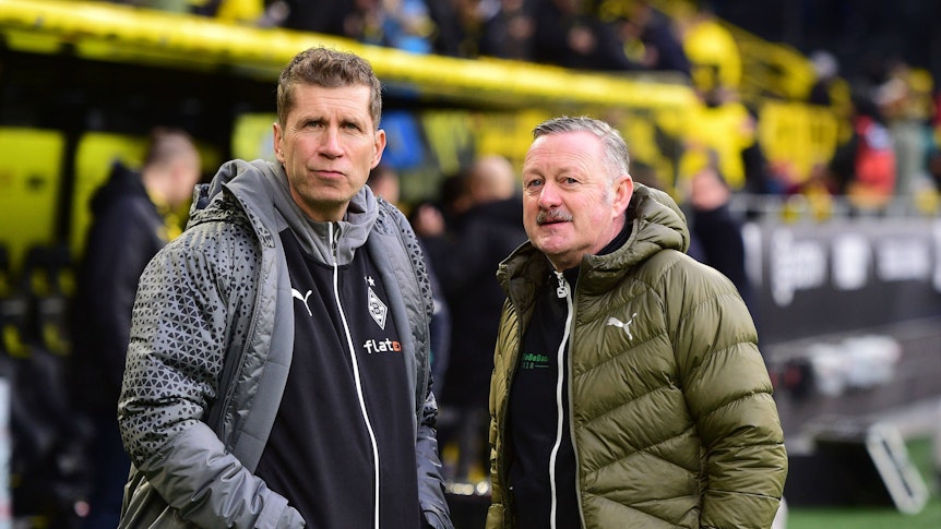 Guido Streichsbier und Roland Virkus am Spielfeldrand.