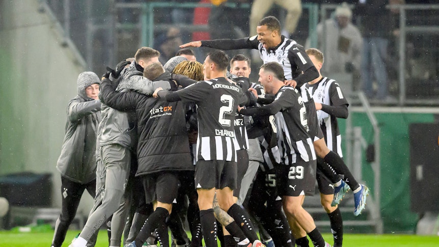 Gladbach-Spieler beim Torjubel.