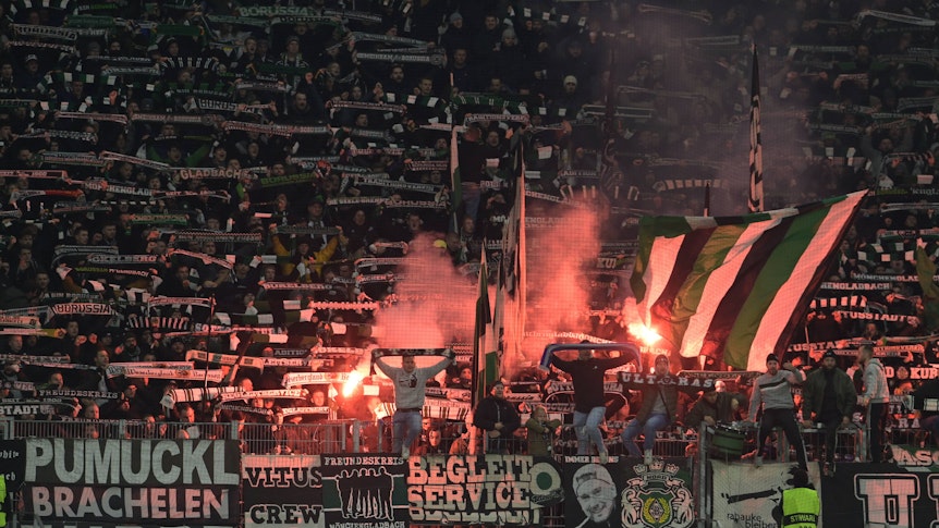 Fans von Borussia Mönchengladbach nach Spielende.