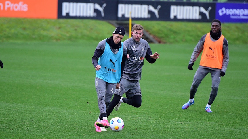 Hannes Wolf im Zweikampf mit Christoph Kramer.