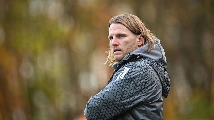 Eugen Polanski von Borussia Mönchengladbach verschränkt die Arme.