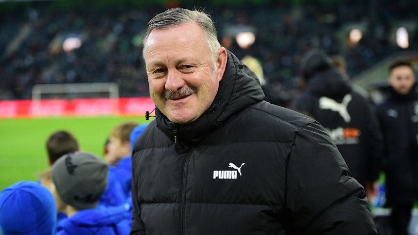 Roland Virkus lächelt in die Kamera.