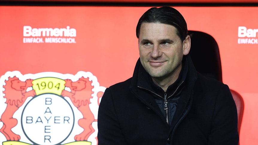 Gerardo Seoane sitzt auf der Bank.