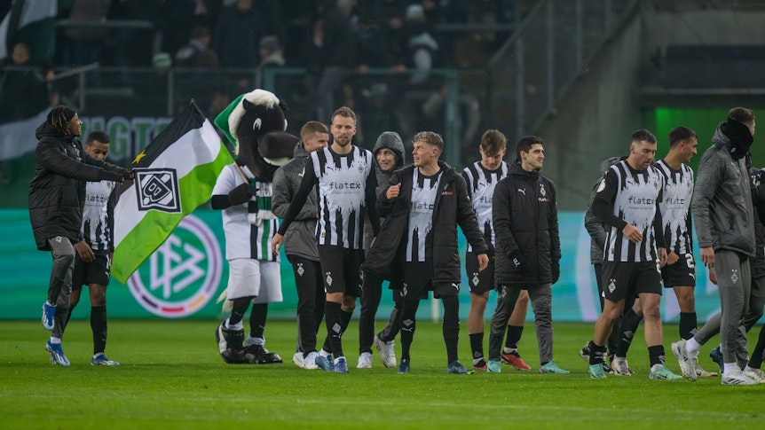Borussia-Spieler auf einer Extrarunde im Borussia-Park.