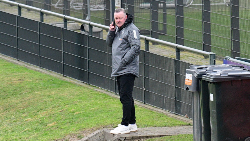 Roland Virkus am Telefon.