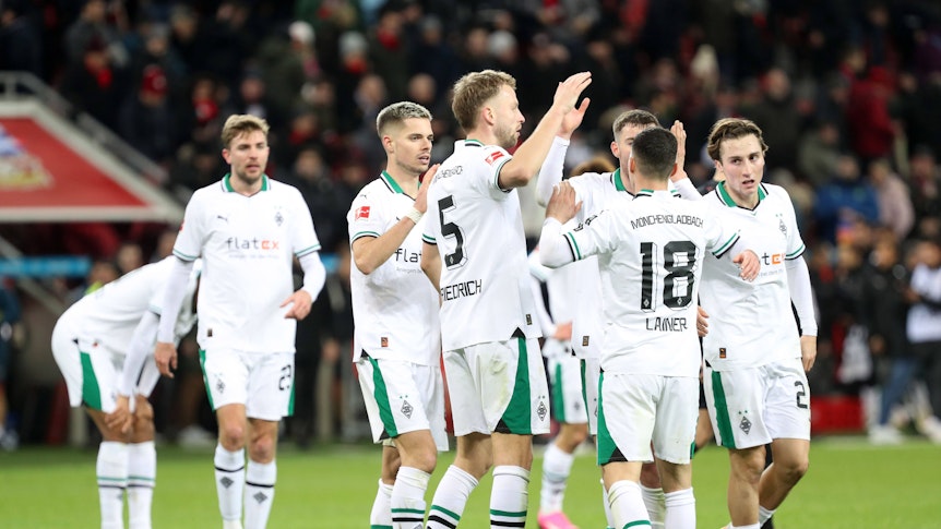 Spieler von Borussia Mönchengladbach jubeln.